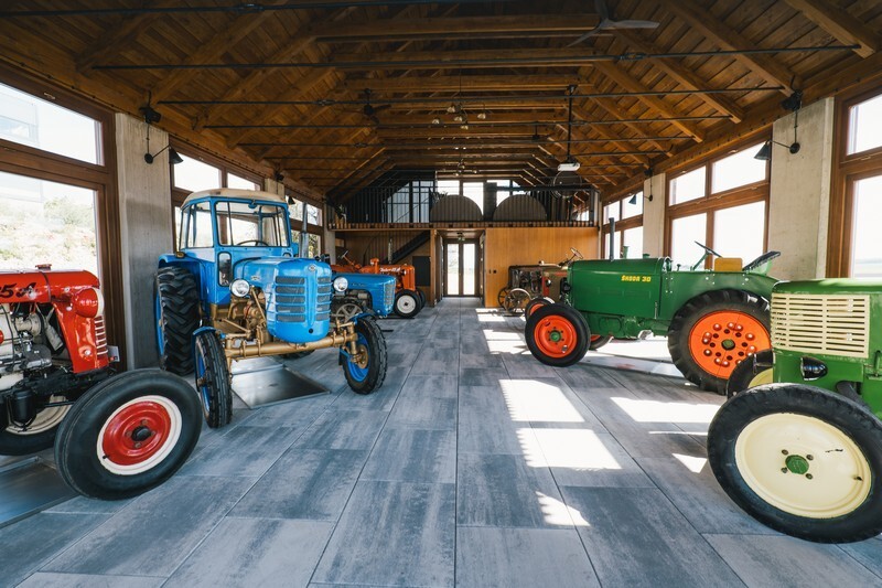 viajur muzeum traktorov